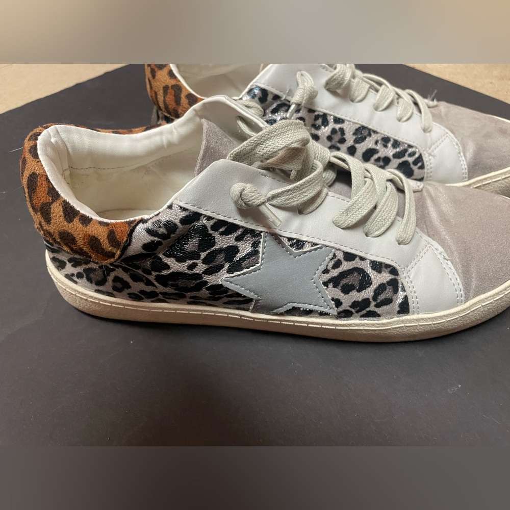 Women’s Steve Madden Beige Leopard Leather Cliff Lace Up Sneaker Casual Shoes
